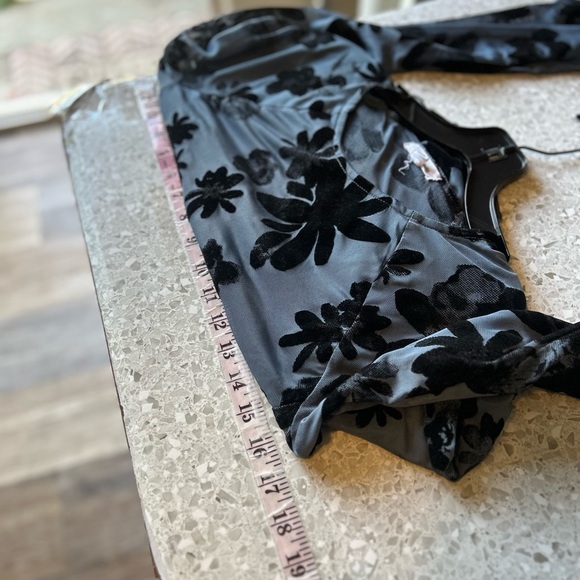 Stitch & Pine Medium whimsy Goth Floral Mesh velvet burnout Long Sleeve Top - Picture 10 of 10